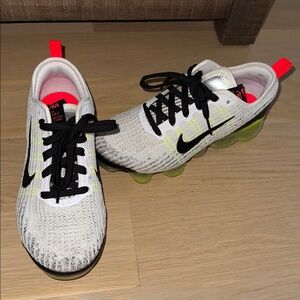 Nike Vapormax flyknit sneakers White and Neon
